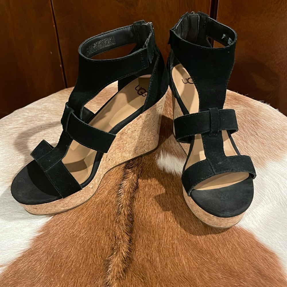 Gorgeous UGG Sandals ! The Whitney ! Size 7.5